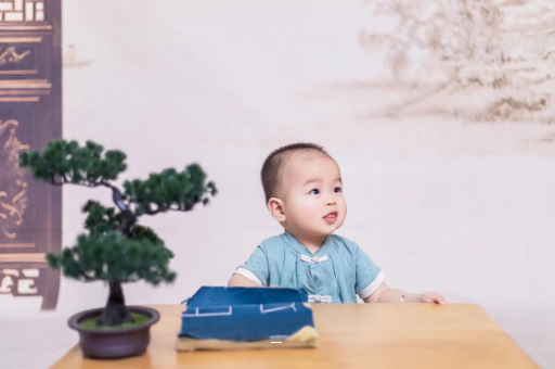 云梦宝宝摔到头第五天吐了 云梦宝宝摔到头第五天吐了